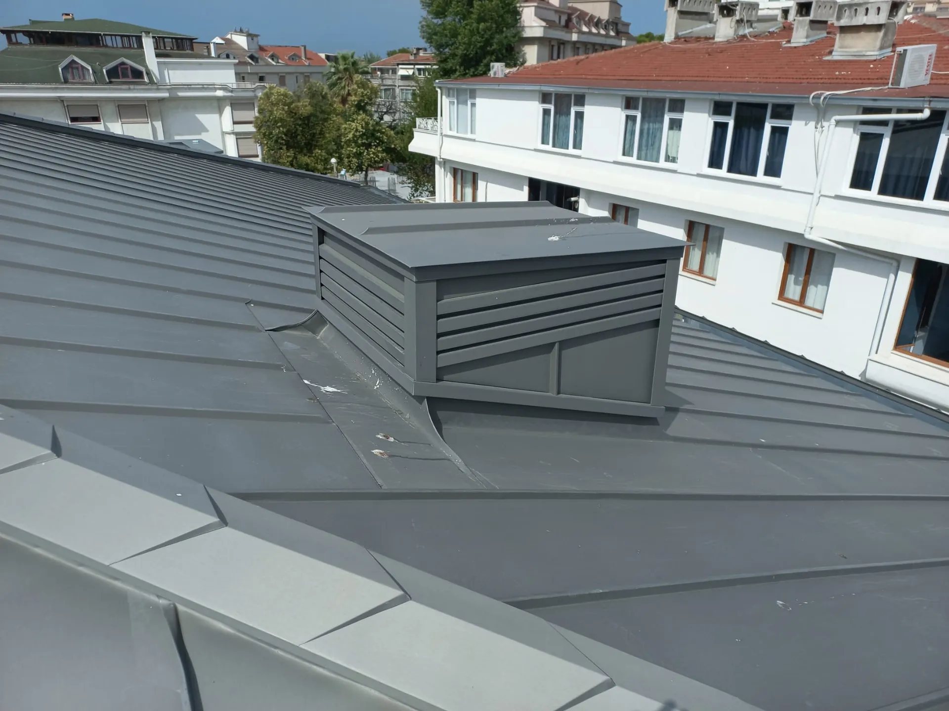 Titanyum çinko kenet çatı baca birleşim detayı