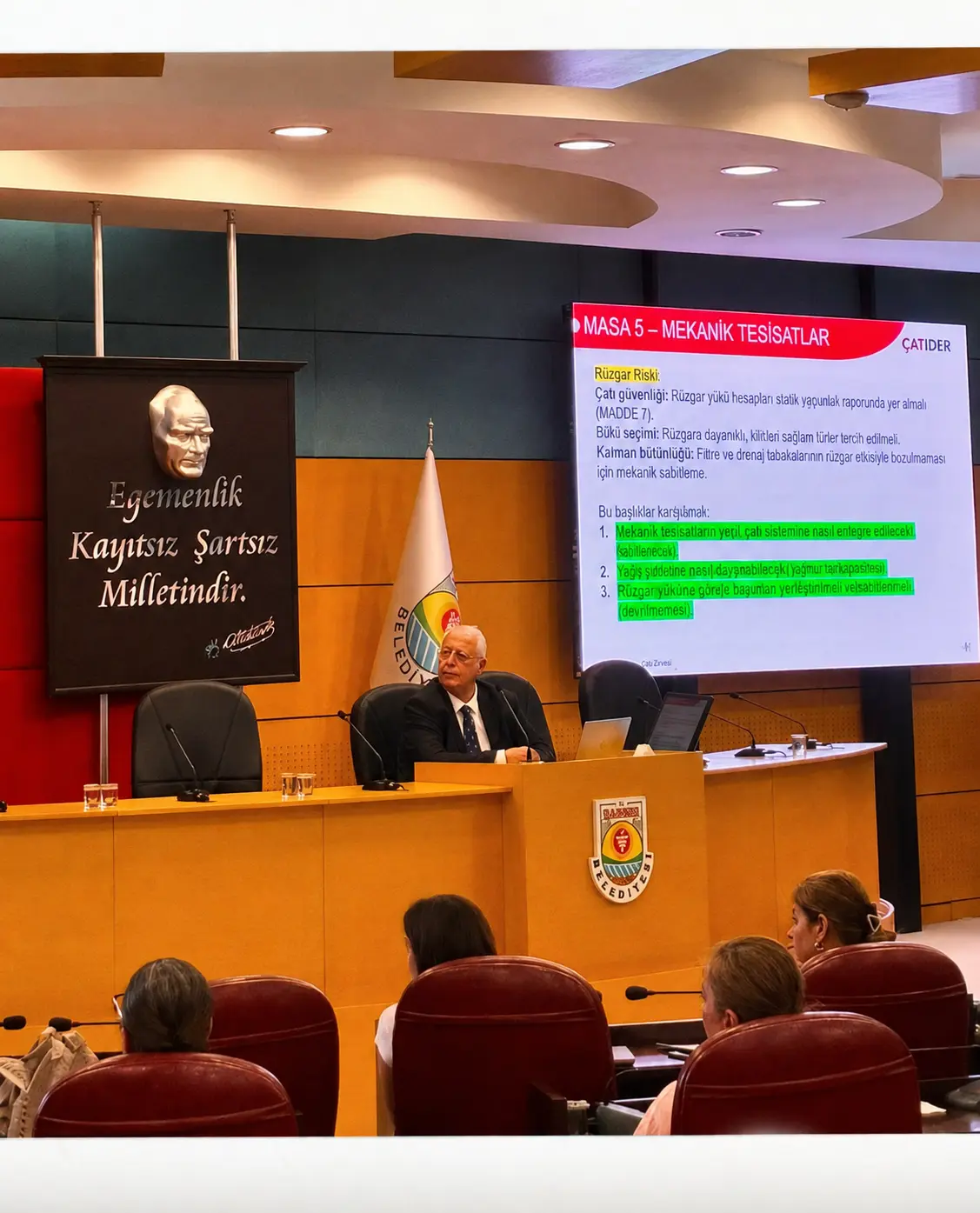 Dr. Atila Gürses Yeşil Çatı Yönetmeliği Hazırlık Çalıştayı'nda danışman olarak katkı sunarken