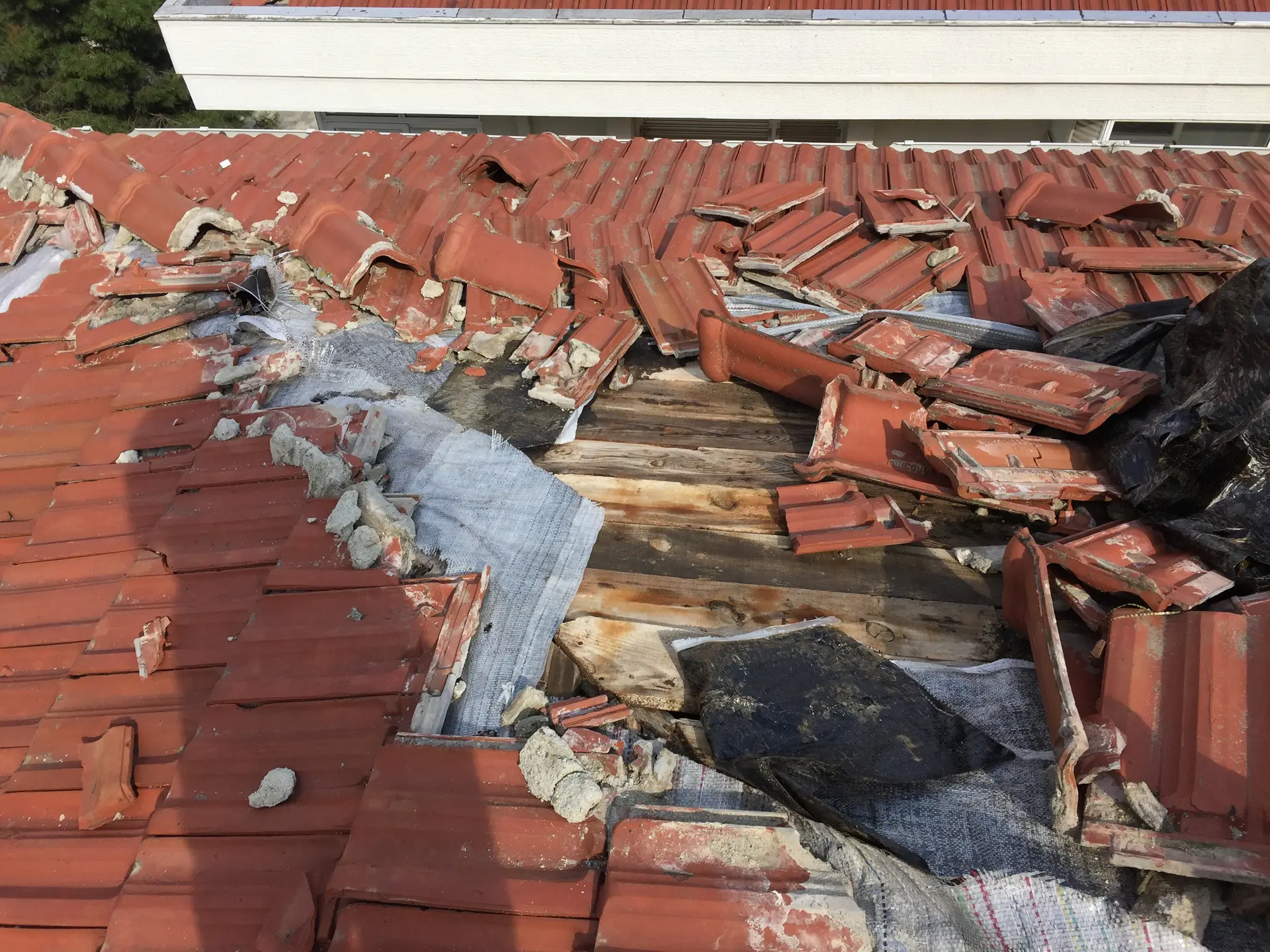 Doğal afet sonrasında kiremit çatıda hasar tespiti